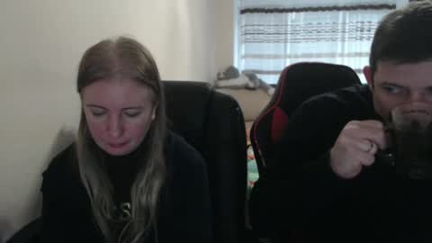 Snapshot of jenisandpeter chatting on 09-30-25, 07:02 JenisAndPeter online show from 09-30-25, 07:02