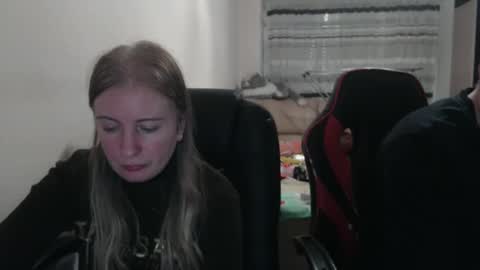 Snapshot of jenisandpeter chatting on 09-30-25, 07:08 JenisAndPeter online show from 09-30-25, 07:08