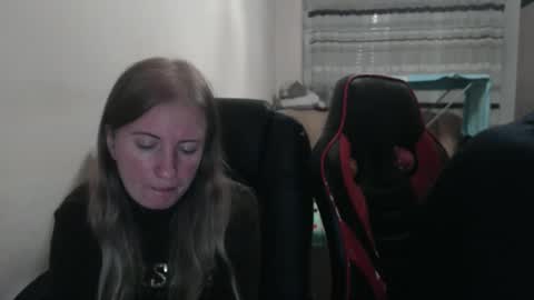 Snapshot of jenisandpeter chatting on 10-01-25, 07:42 JenisAndPeter online show from 10-01-25, 07:42