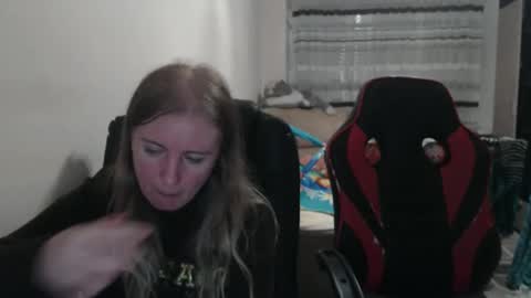 Snapshot of jenisandpeter chatting on 10-02-25, 07:54 JenisAndPeter online show from 10-02-25, 07:54