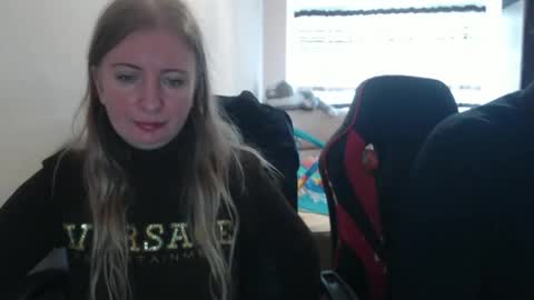 Snapshot of jenisandpeter chatting on 10-03-25, 08:11 JenisAndPeter online show from 10-03-25, 08:11