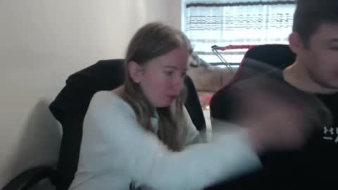 Snapshot of jenisandpeter chatting on 10-05-25, 07:17 JenisAndPeter online show from 10-05-25, 07:17