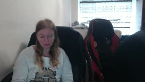 Snapshot of jenisandpeter chatting on 10-08-25, 06:55 JenisAndPeter online show from 10-08-25, 06:55