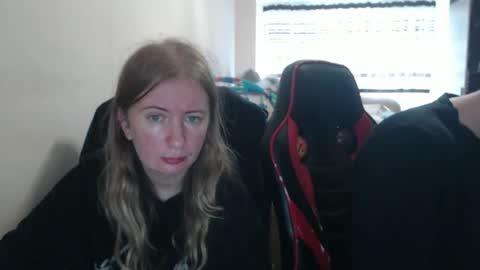 Snapshot of jenisandpeter chatting on 10-10-25, 07:40 JenisAndPeter online show from 10-10-25, 07:40