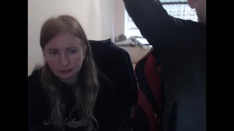 Snapshot of jenisandpeter chatting on 10-12-25, 06:12 JenisAndPeter online show from 10-12-25, 06:12