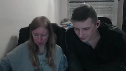 Snapshot of jenisandpeter chatting on 10-15-25, 07:14 JenisAndPeter online show from 10-15-25, 07:14