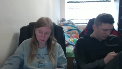 Snapshot of jenisandpeter chatting on 10-16-25, 07:20 JenisAndPeter online show from 10-16-25, 07:20