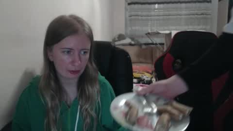 Snapshot of jenisandpeter chatting on 10-16-25, 07:26 JenisAndPeter online show from 10-16-25, 07:26