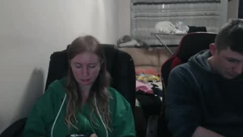 Snapshot of jenisandpeter chatting on 10-18-25, 07:58 JenisAndPeter online show from 10-18-25, 07:58