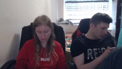 Snapshot of jenisandpeter chatting on 10-26-25, 07:36 JenisAndPeter online show from 10-26-25, 07:36