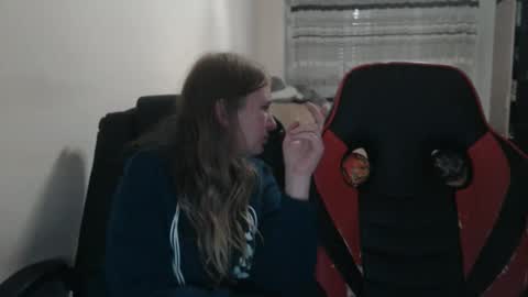 Snapshot of jenisandpeter chatting on 10-29-25, 07:26 JenisAndPeter online show from 10-29-25, 07:26