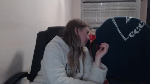 Snapshot of jenisandpeter chatting on 11-08-25, 07:56 JenisAndPeter online show from 11-08-25, 07:56