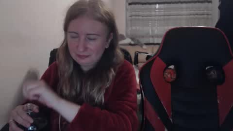 Snapshot of jenisandpeter chatting on 11-12-25, 06:30 JenisAndPeter online show from 11-12-25, 06:30