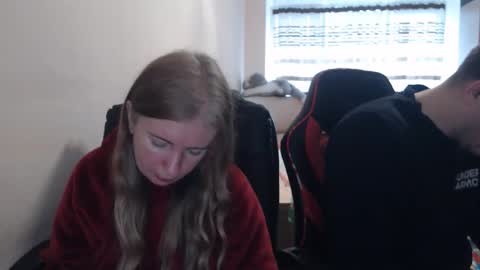 Snapshot of jenisandpeter chatting on 11-15-25, 08:00 JenisAndPeter online show from 11-15-25, 08:00