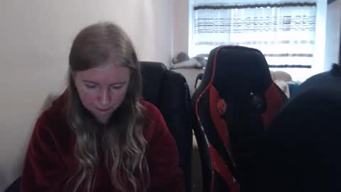 Snapshot of jenisandpeter chatting on 11-16-25, 08:09 JenisAndPeter online show from 11-16-25, 08:09