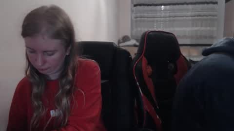 Snapshot of jenisandpeter chatting on 11-17-25, 08:25 JenisAndPeter online show from 11-17-25, 08:25