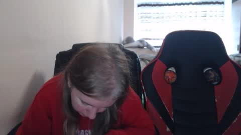 Snapshot of jenisandpeter chatting on 11-18-25, 08:30 JenisAndPeter online show from 11-18-25, 08:30