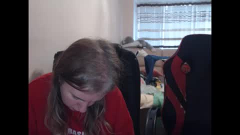 Snapshot of jenisandpeter chatting on 11-19-25, 06:35 JenisAndPeter online show from 11-19-25, 06:35