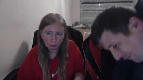 Snapshot of jenisandpeter chatting on 11-19-25, 06:41 JenisAndPeter online show from 11-19-25, 06:41