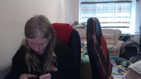 Snapshot of jenisandpeter chatting on 11-21-25, 08:02 JenisAndPeter online show from 11-21-25, 08:02