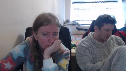 Snapshot of jenisandpeter chatting on 11-24-25, 08:47 JenisAndPeter online show from 11-24-25, 08:47