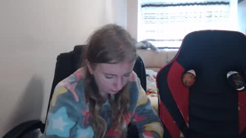 Snapshot of jenisandpeter chatting on 11-25-25, 06:46 JenisAndPeter online show from 11-25-25, 06:46