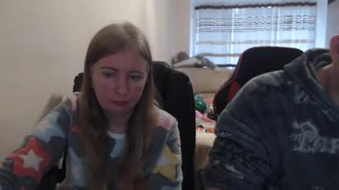 Snapshot of jenisandpeter chatting on 11-26-25, 07:31 JenisAndPeter online show from 11-26-25, 07:31