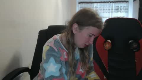 Snapshot of jenisandpeter chatting on 11-28-25, 08:17 JenisAndPeter online show from 11-28-25, 08:17