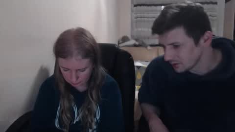 Snapshot of jenisandpeter chatting on 12-04-25, 07:33 JenisAndPeter online show from 12-04-25, 07:33