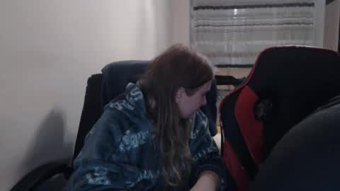 Snapshot of jenisandpeter chatting on 12-05-25, 05:09 JenisAndPeter online show from 12-05-25, 05:09