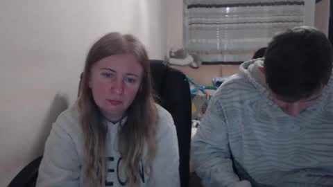 Snapshot of jenisandpeter chatting on 12-13-25, 08:04 JenisAndPeter online show from 12-13-25, 08:04