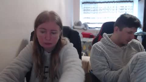 Snapshot of jenisandpeter chatting on 12-15-25, 08:18 JenisAndPeter online show from 12-15-25, 08:18