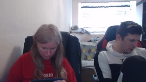 JenisAndPeter online show from 04-12-26, 07:57