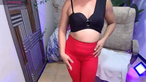 Snapshot of jenna_milf_ chatting on 09-22-25, 08:00 Valentina online show from 09-22-25, 08:00
