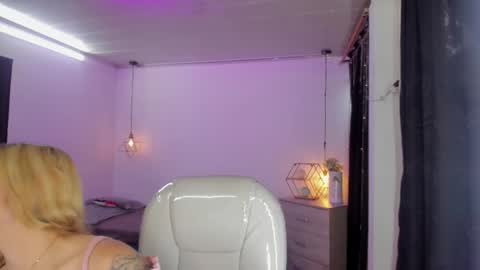 Snapshot of jennaa_cooper chatting on 09-27-25, 08:03 jennaa_cooper online show from 09-27-25, 08:03