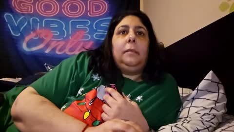 Snapshot of jennabrady chatting on 12-24-24, 04:19 Dragon Queen. Be my Dragon -- and online show from 12-24-24, 04:19