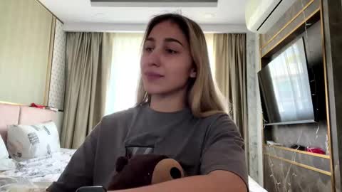 Snapshot of jennaduve chatting on 01-11-26, 05:56 Kate online show from 01-11-26, 05:56