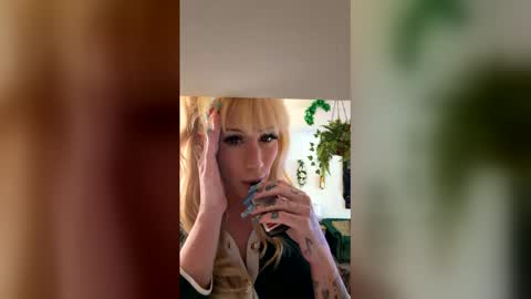 Snapshot of jennagargles chatting on 05-24-26, 06:24 Jenna online show from 05-24-26, 06:24