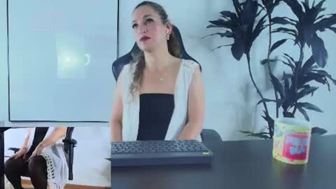 Snapshot of jennamilf_ chatting on 08-02-26, 03:27 Call Me Jenna online show from 08-02-26, 03:27
