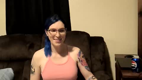 Snapshot of jennawithhenna chatting on 12-19-25, 04:19 Jen online show from 12-19-25, 04:19