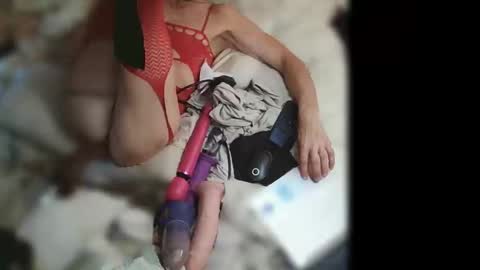 Jennie bttmcd online show from 11-16-25, 01:39