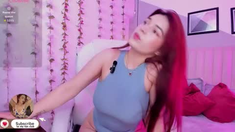 Snapshot of jenniekim_18 chatting on 10-22-25, 11:43 Jennie online show from 10-22-25, 11:43