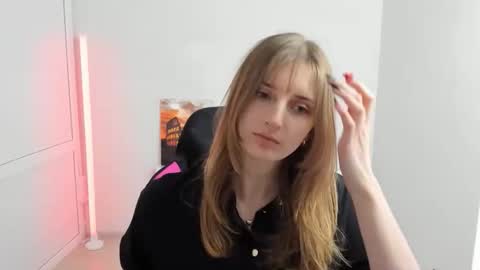 Karla online show from 04-06-26, 01:23