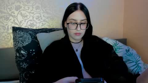 Snapshot of jennifeeeer chatting on 09-10-25, 10:43 Helen online show from 09-10-25, 10:43