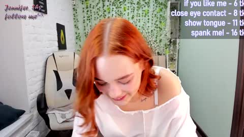 Snapshot of jennifer_shy_ chatting on 12-22-24, 01:22 Jennifer online show from 12-22-24, 01:22