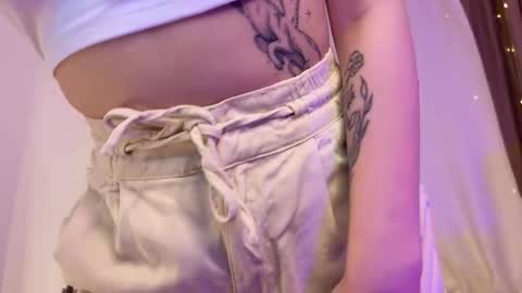 Snapshot of jennifer_shy_ chatting on 10-16-25, 01:45 Jennifer online show from 10-16-25, 01:45