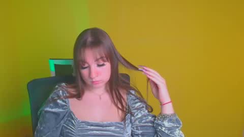 Jennifer online show from 01-17-25, 04:26