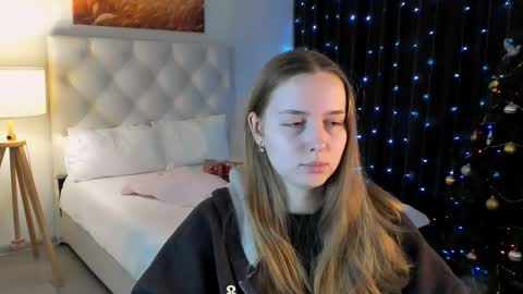 Snapshot of jennifergraces chatting on 01-13-26, 12:54 Jennifer online show from 01-13-26, 12:54