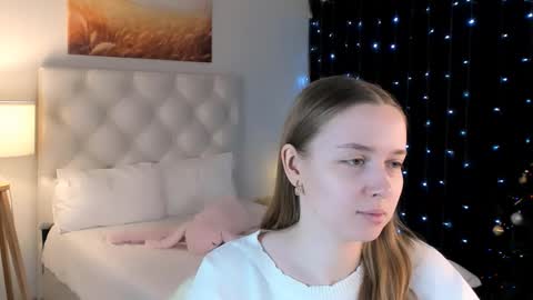 Snapshot of jennifergraces chatting on 01-14-26, 12:22 Jennifer online show from 01-14-26, 12:22