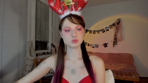 Snapshot of jenny_cox_love chatting on 12-23-24, 06:27 Jennifer Jenny Darling   online show from 12-23-24, 06:27
